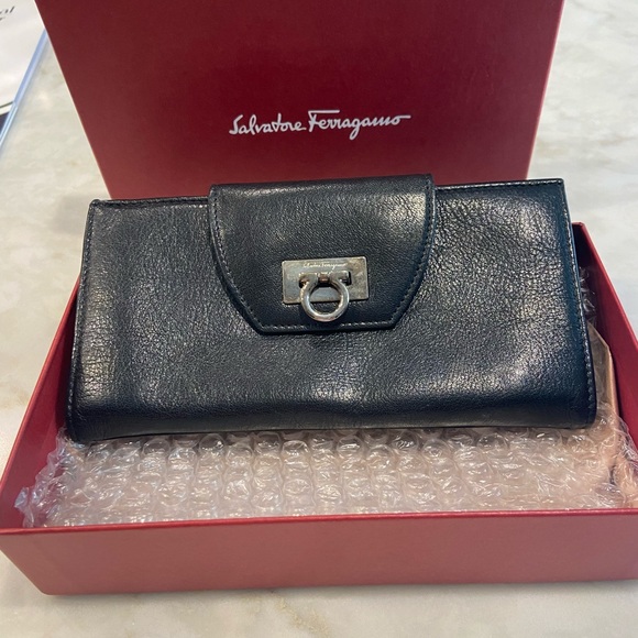 Salvatore Ferragamo Handbags - Used women’s Salvatore Ferragamo black Gancini wallet